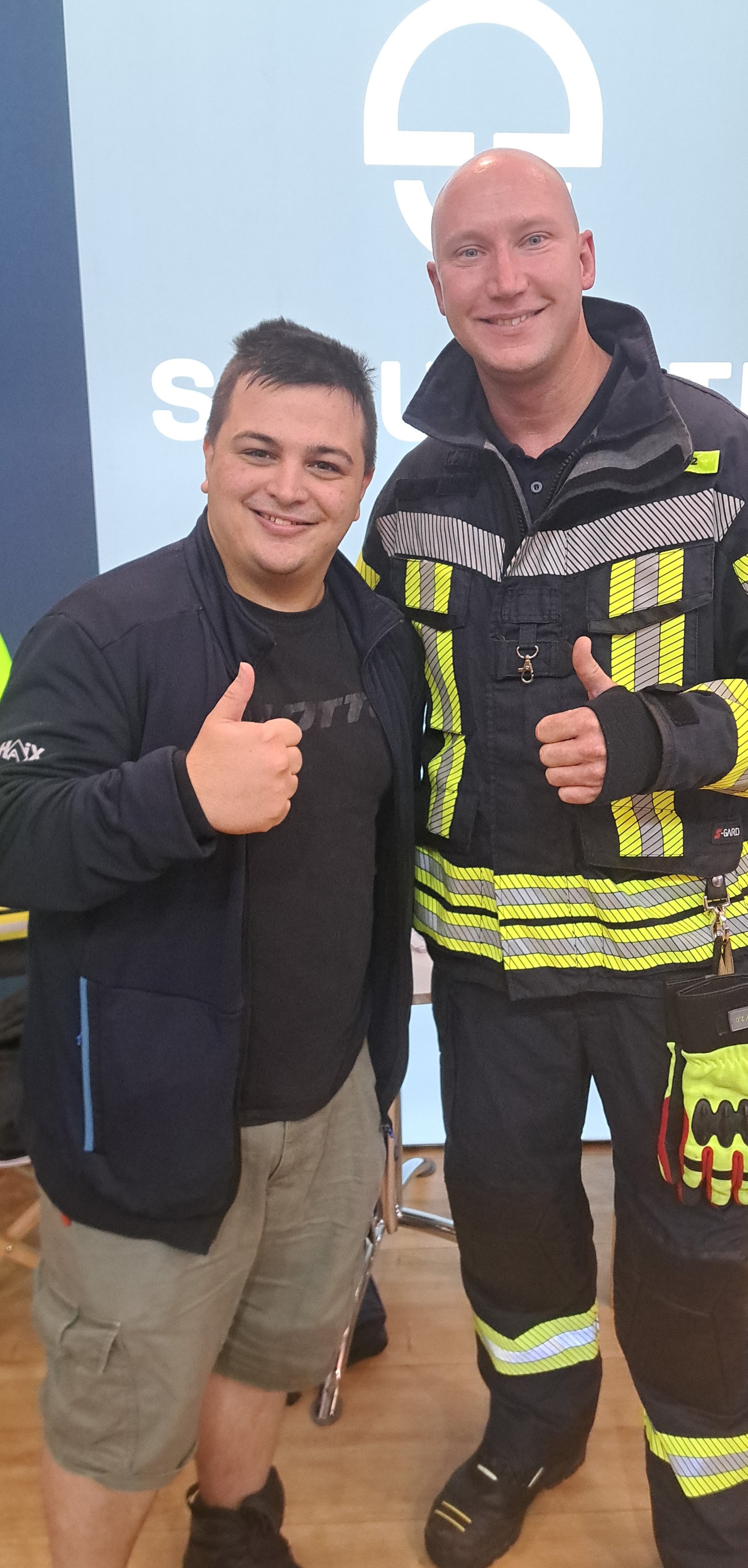 Foto mit Marcel Becker (Zugführer Feuerwehr Bochum)